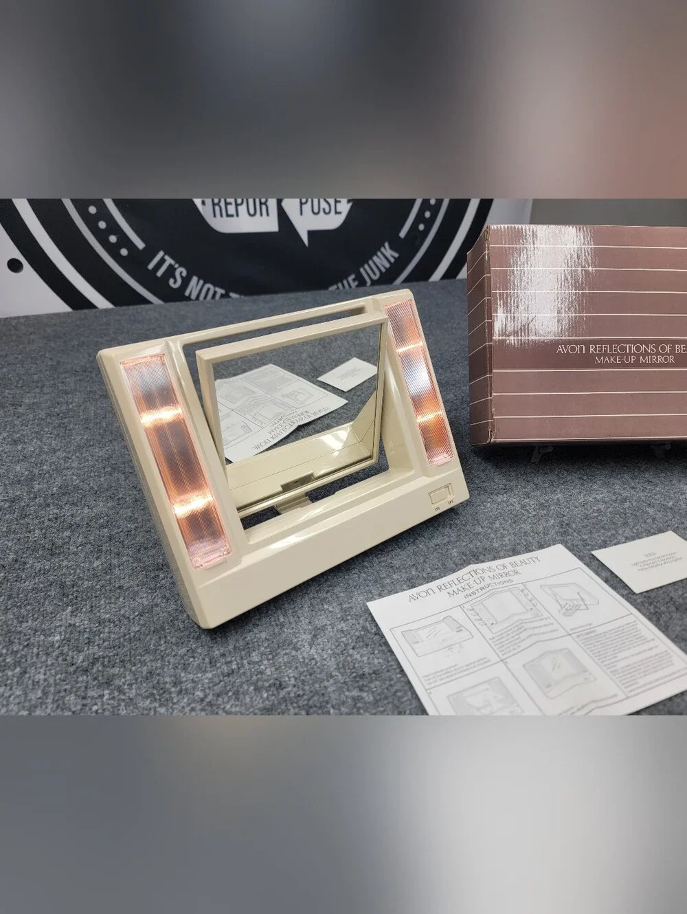 Vintage 1986 Avon Reflections Of Beauty Lighted Makeup Mirror Works